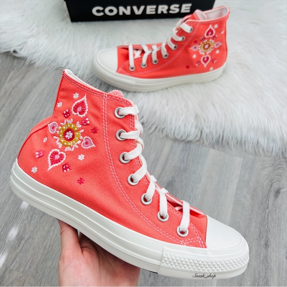 NWT Converse Chuck Taylor All Star Women’s Shoes - Picture 1 of 9